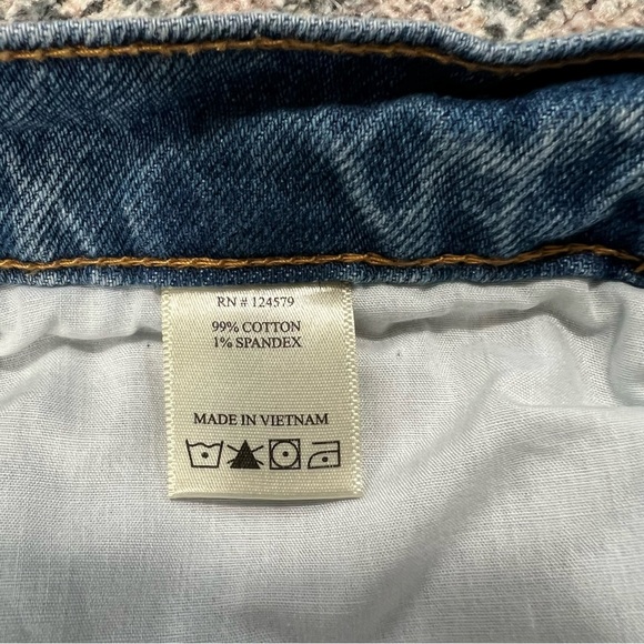 Altar'd State Jean Shorts Women’s Size Large Light Wash Frayed Raw Hem - Picture 10 of 11